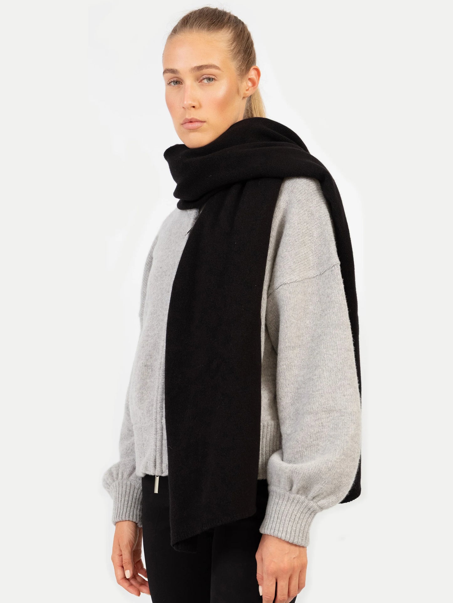 ANNA V BERG CARLA Scarf black